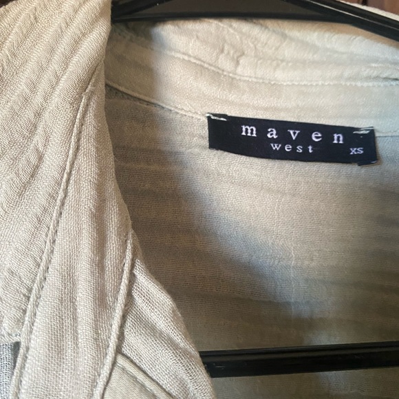 Maven West Button Down - Picture 2 of 3